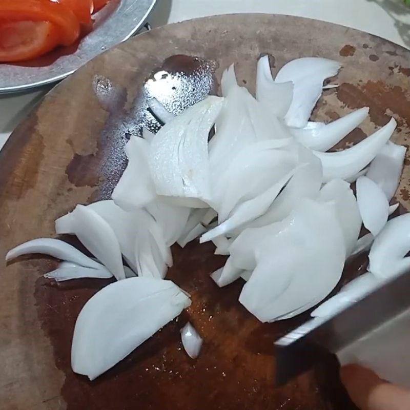 Bước 3 Sơ chế các nguyên liệu khác Canh sườn chua với dứa