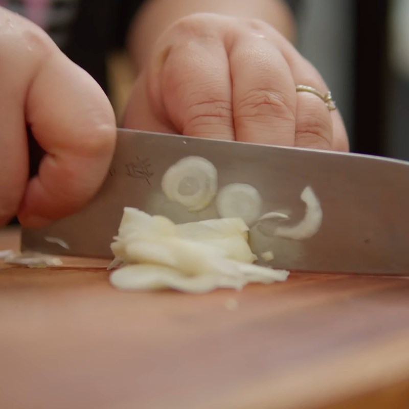 Bước 4 Sơ chế các nguyên liệu khác Súp lơ xào thịt