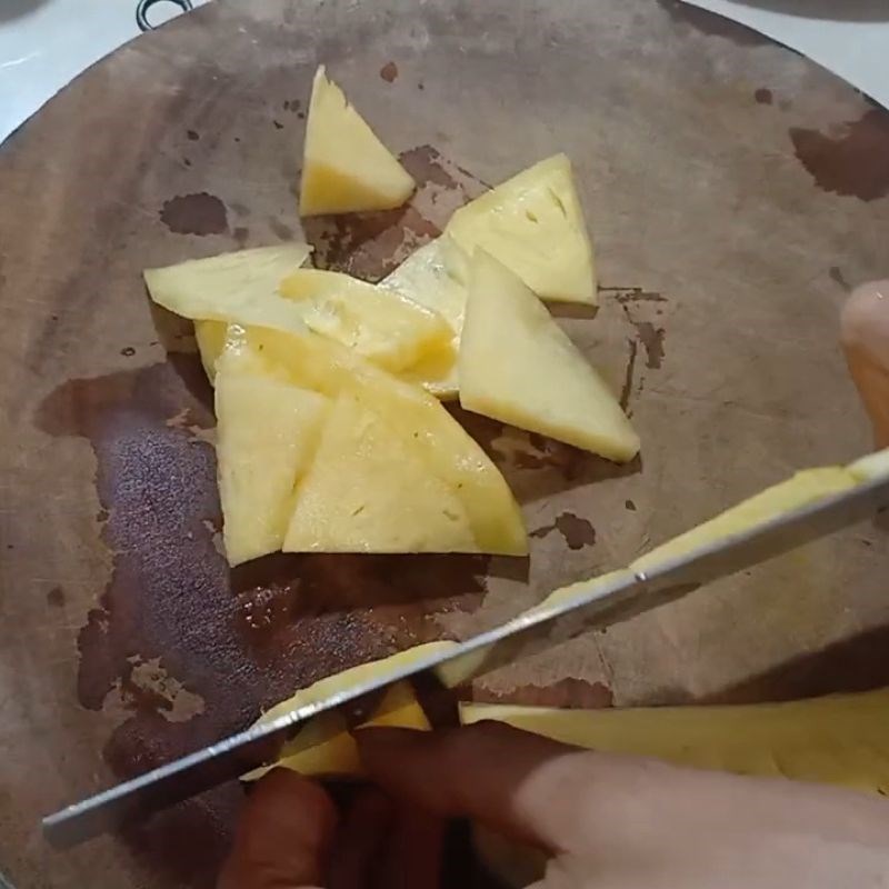 Bước 3 Sơ chế các nguyên liệu khác Canh sườn chua với dứa