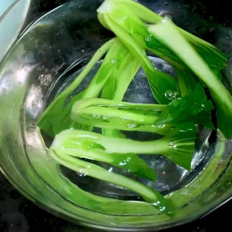 Bước 4 Sơ chế cải thìa ăn kèm Chân giò hầm quảng đông