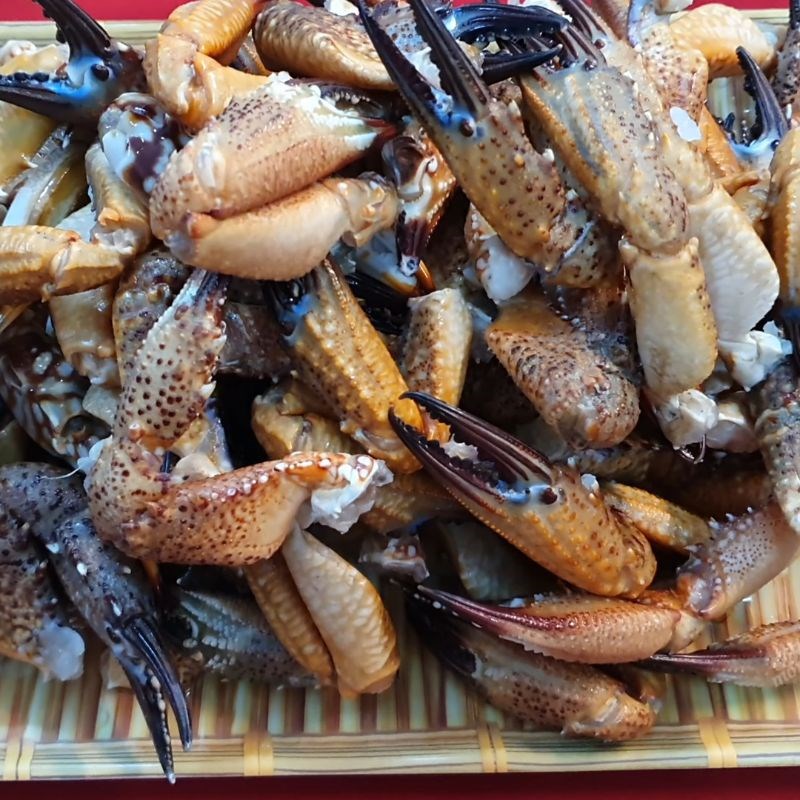 Bước 1 Sơ chế càng ghẹ sạch sẽ Càng ghẹ rang muối