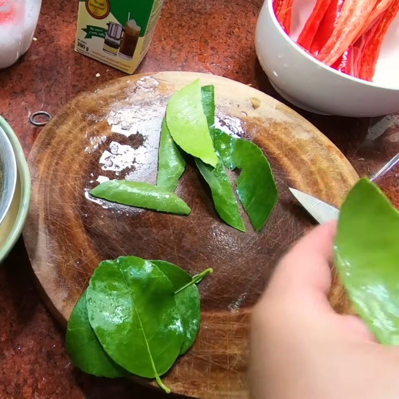 Bước 1 Sơ chế chanh, tắc và ớt sừng đỏ Nước chấm hải sản sữa đặc