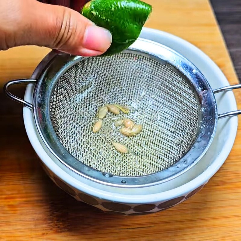 Bước 1 Sơ chế chanh và ớt tươi ngon Sốt chấm gà luộc muối ớt xanh