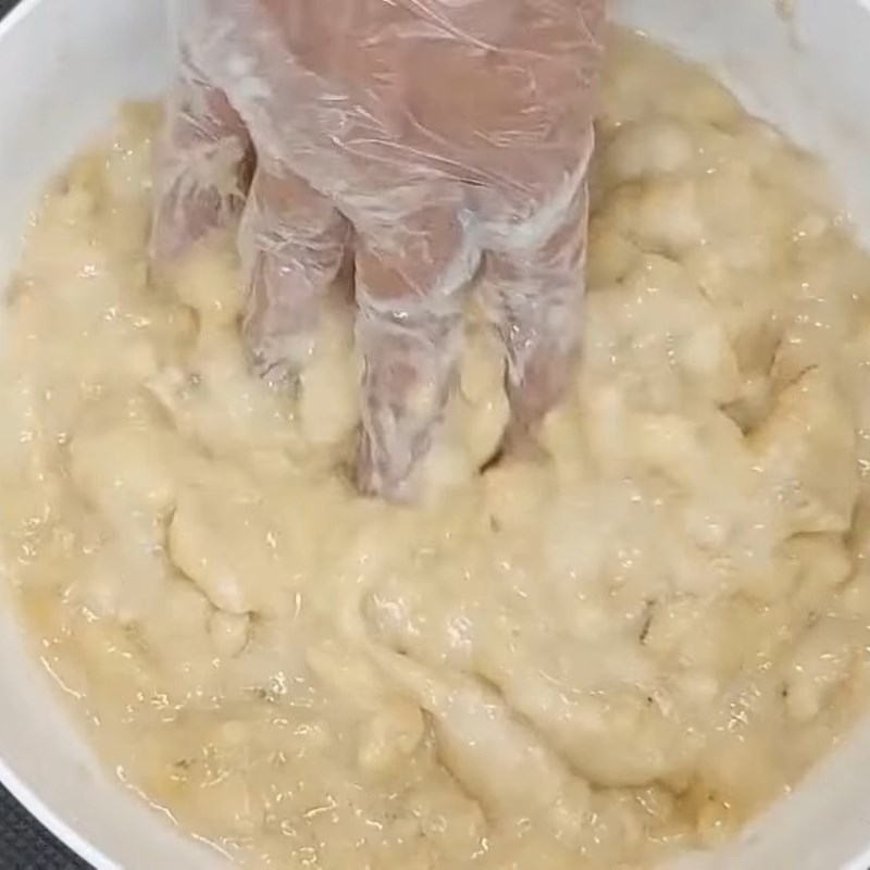 Bước 2 Sơ chế chuối xiêm Bánh chuối hấp bằng bột năng