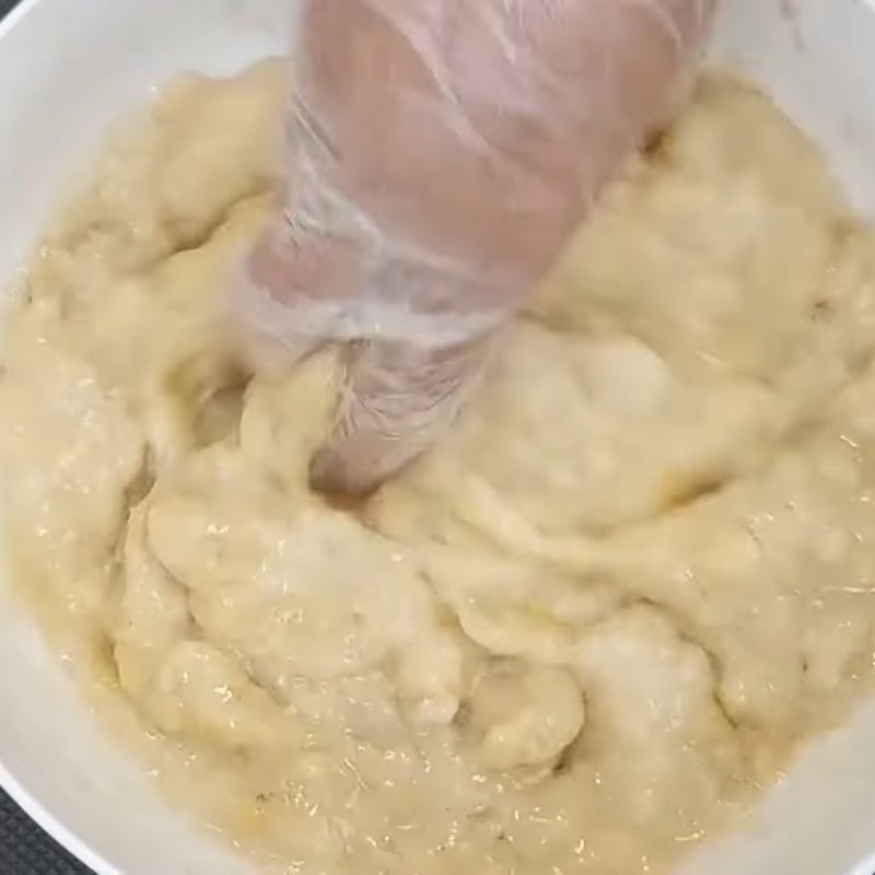 Bước 2 Sơ chế chuối xiêm Bánh chuối hấp bằng bột năng