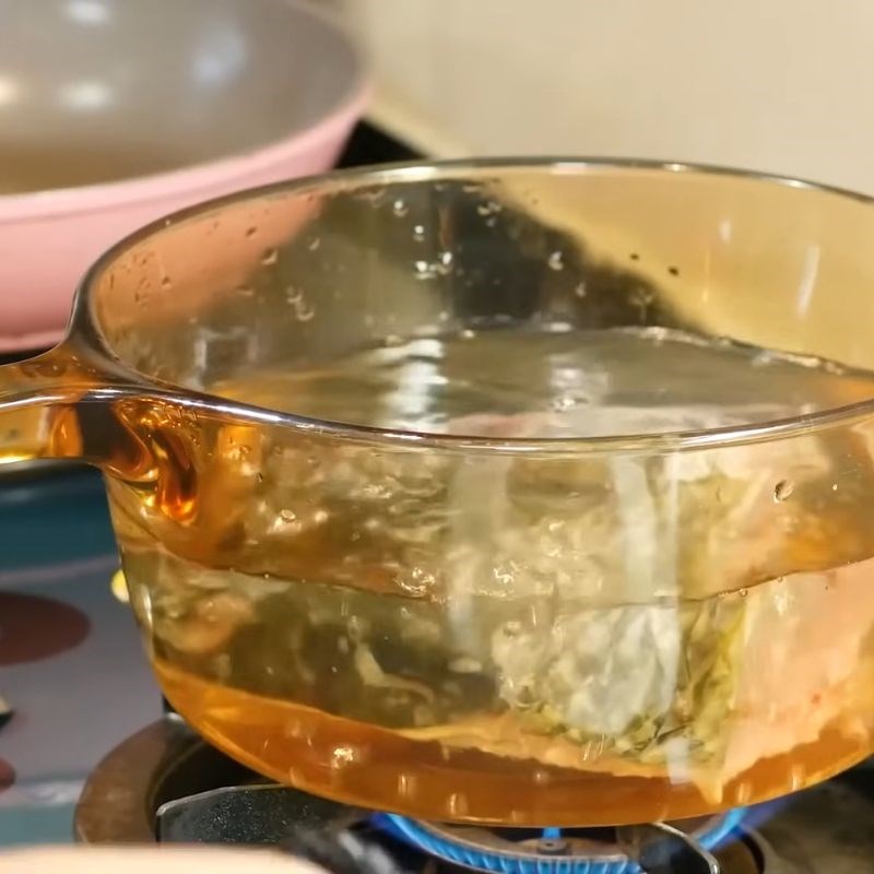 Bước 2 Sơ chế đầu cá nước ngọt khử mùi tanh Quả dọc nấu canh chua