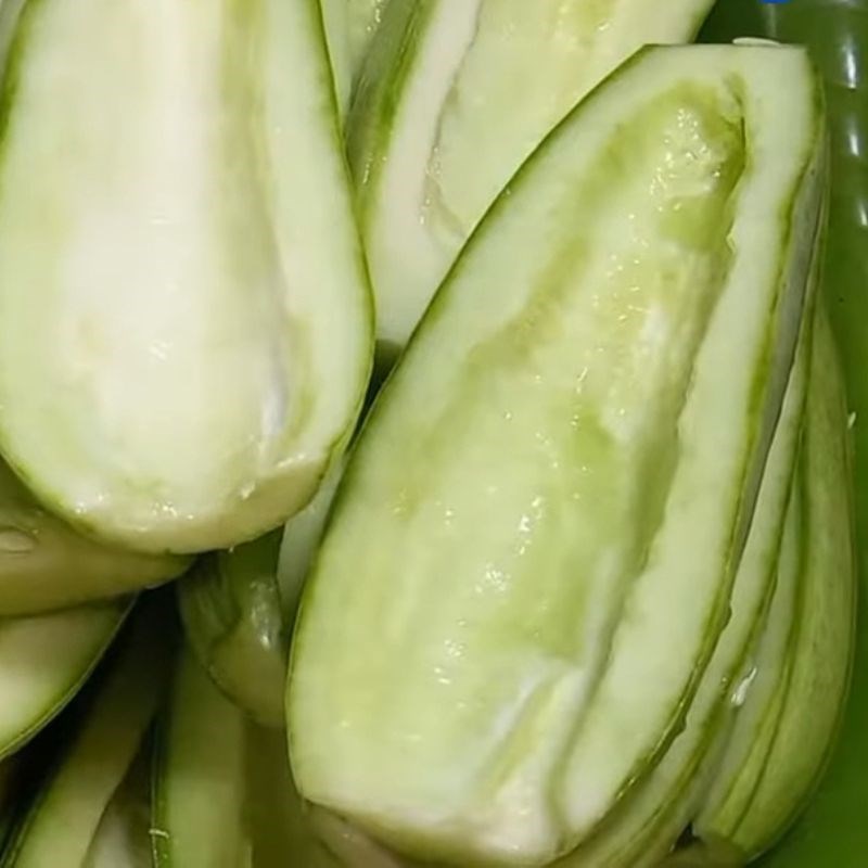 Bước 1 Sơ chế dưa gang tươi ngon Mắm dưa gang