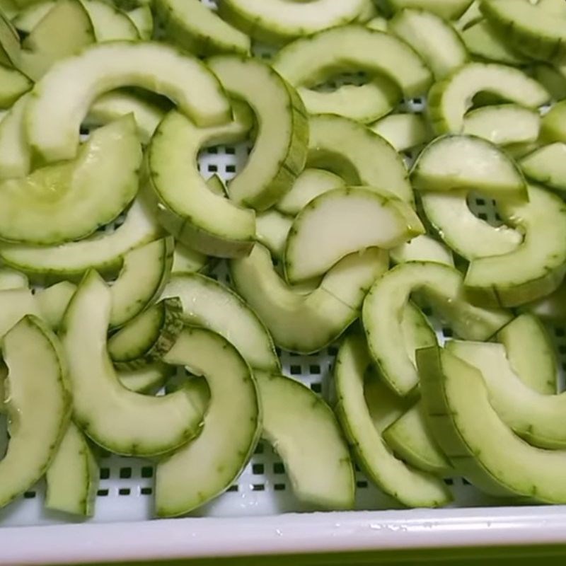 Bước 1 Sơ chế dưa gang tươi ngon Mắm dưa gang