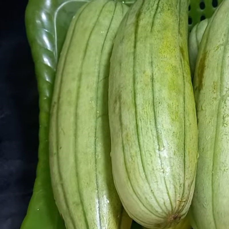 Bước 1 Sơ chế dưa gang tươi ngon Mắm dưa gang