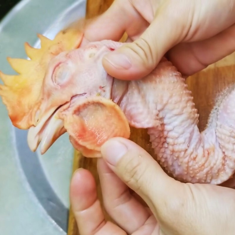 Bước 1 Sơ chế gà cúng sạch sẽ Chéo cánh gà cúng