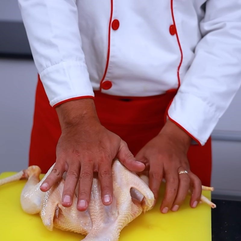 Bước 1 Sơ chế gà nguyên con Gà nướng muối ớt bằng than