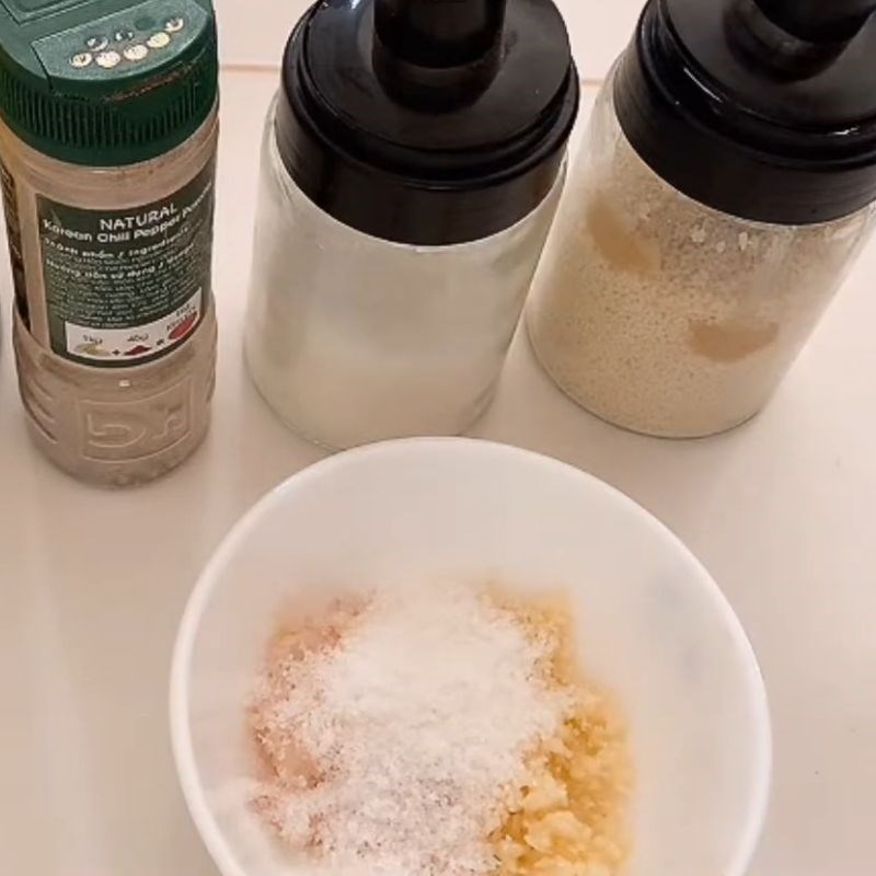 Bước 1 Sơ chế gà và pha chế gia vị ướp gà nướng truyền thống Ướp gà nướng truyền thống