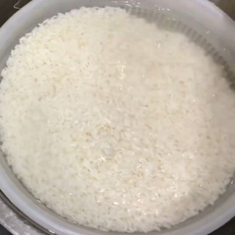 Bước 1 Sơ chế gạo nếp dẻo thơm Nấu cơm nếp bằng nồi cơm điện