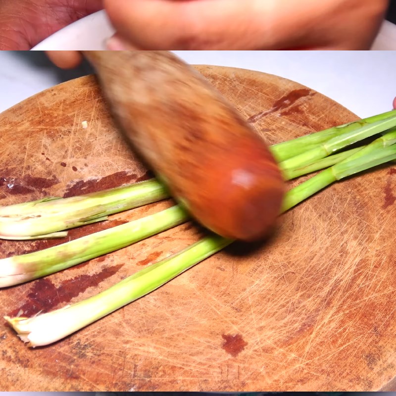 Bước 3 Sơ chế hành, tỏi, sả Cách ướp thịt heo nướng ngon