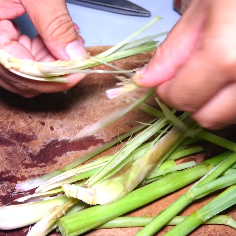 Bước 3 Sơ chế hành, tỏi, sả Cách ướp thịt heo nướng ngon