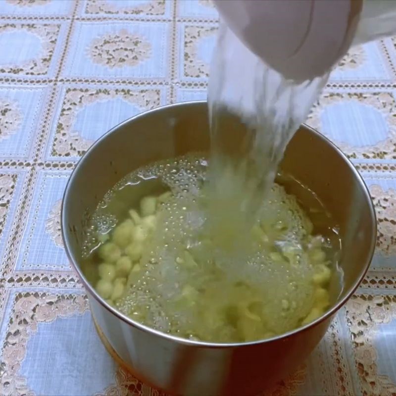 Bước 1 Sơ chế hạt sen và đậu xanh Sữa hạt sen đậu xanh