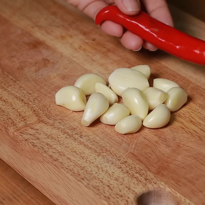 Bước 1 Sơ chế khóm và tỏi ớt Nước mắm bánh cuốn miền Nam