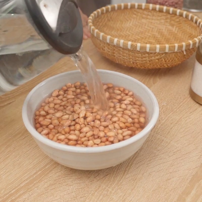 Bước 1 Sơ chế lạc (đậu phộng húng lìu) Lạc rang húng lìu