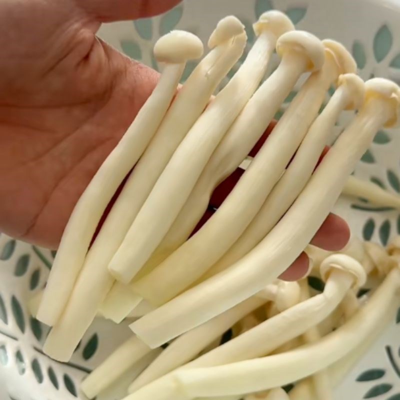 Bước 1 Sơ chế nấm hải sản tươi ngon Nấm hải sản chiên giòn