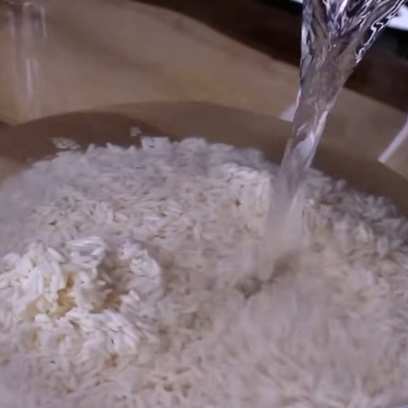 Bước 2 Sơ chế nếp và gấc Xôi gấc nước cốt dừa