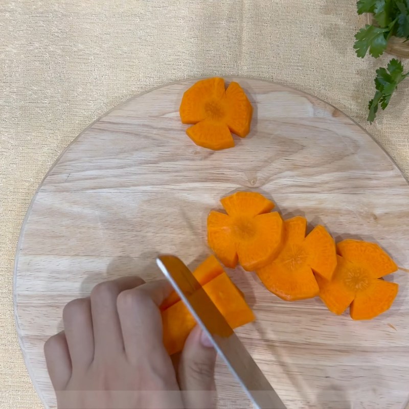 Bước 1 Sơ chế nguyên liệu Gà nấu nấm đông cô bắp non