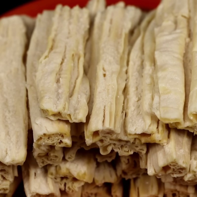 Bước 1 Sơ chế nguyên liệu Váng đậu xào