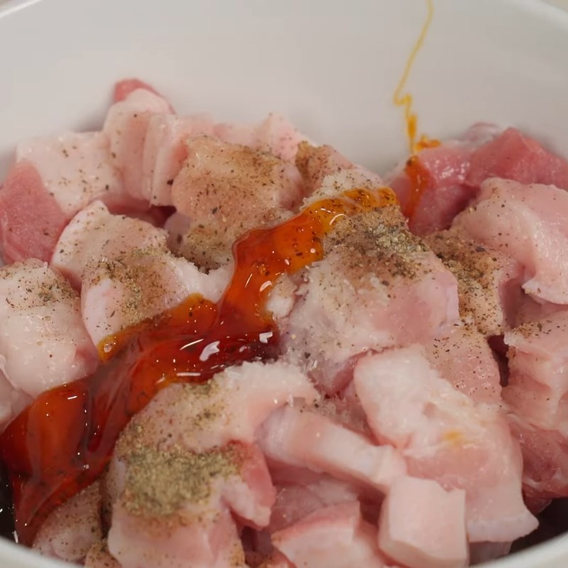 Bước 1 Sơ chế nguyên liệu Thịt kho ruốc sả