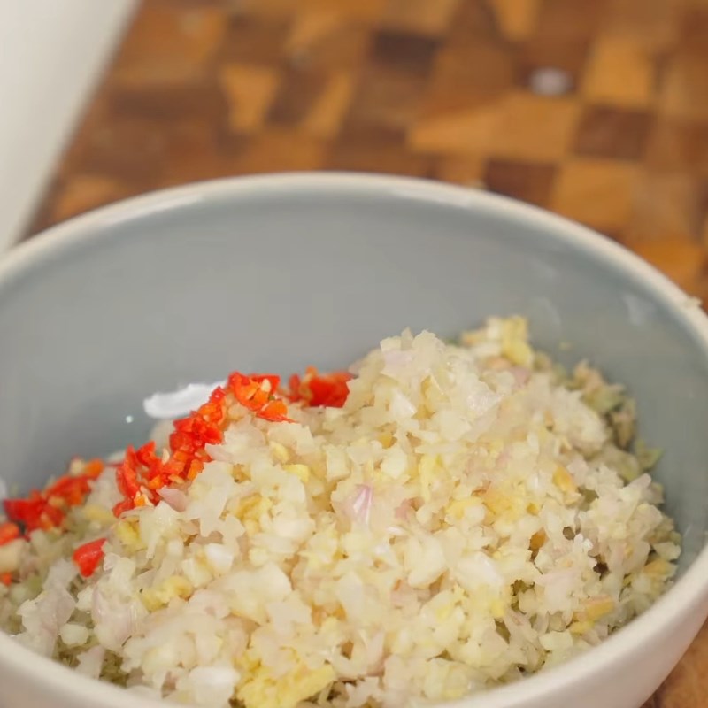 Bước 1 Sơ chế nguyên liệu Thịt kho ruốc sả