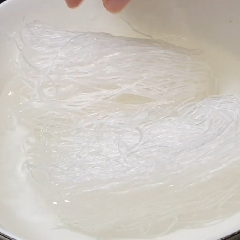 Bước 1 Sơ chế nguyên liệu Miến hấp thập cẩm