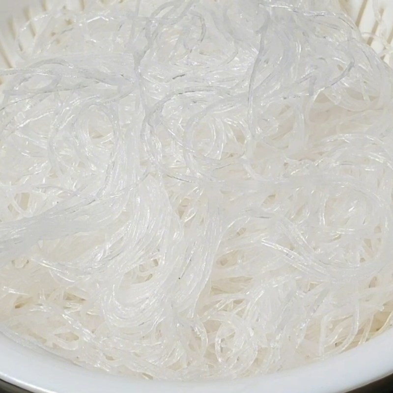 Bước 1 Sơ chế nguyên liệu Miến hấp thập cẩm