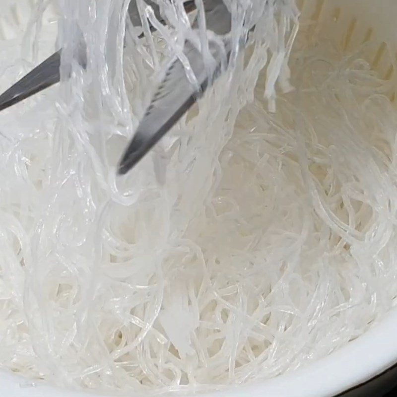 Bước 1 Sơ chế nguyên liệu Miến hấp thập cẩm