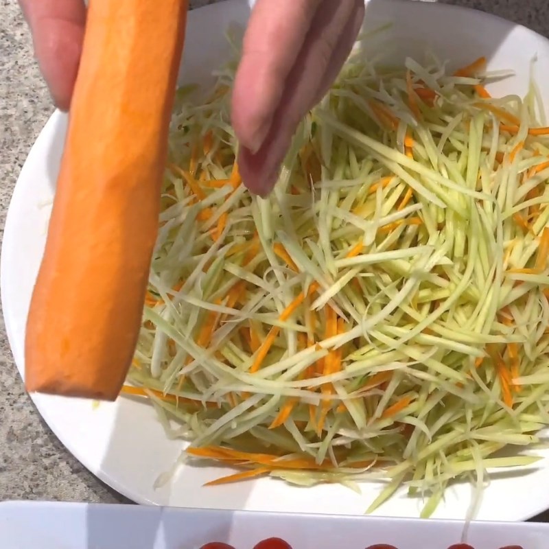 Bước 1 Sơ chế nguyên liệu Gỏi đu đủ ba khía