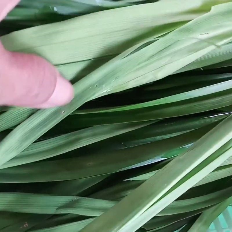 Bước 1 Sơ chế nguyên liệu Trà đậu đen xanh lòng