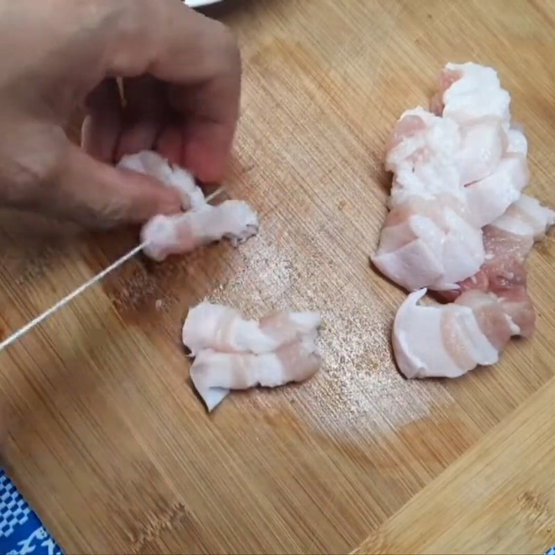 Bước 1 Sơ chế nguyên liệu Tôm rim thịt ba rọi