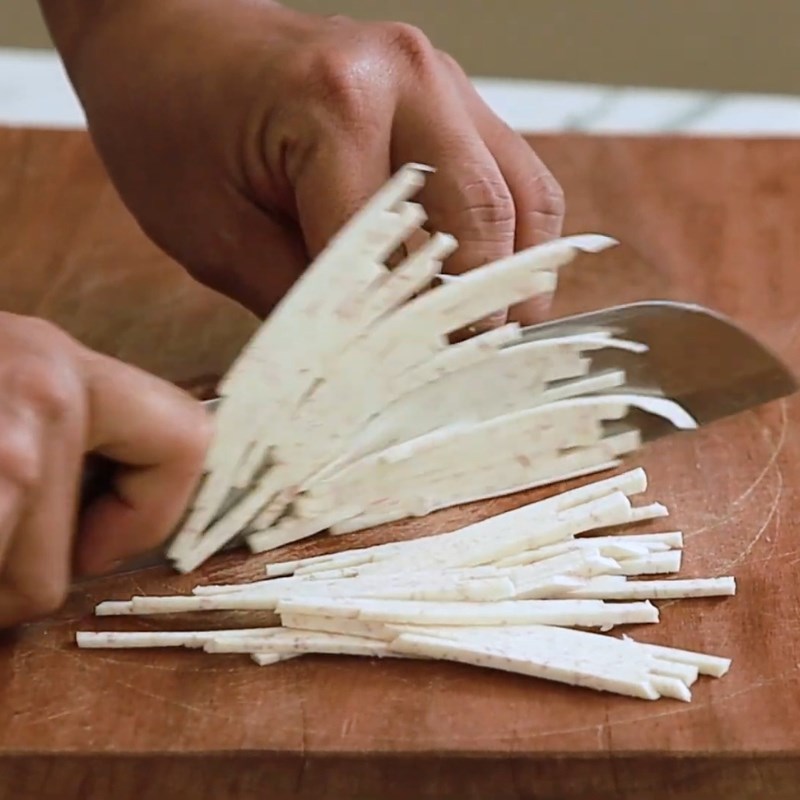 Bước 1 Sơ chế nguyên liệu Gỏi bò khoai môn