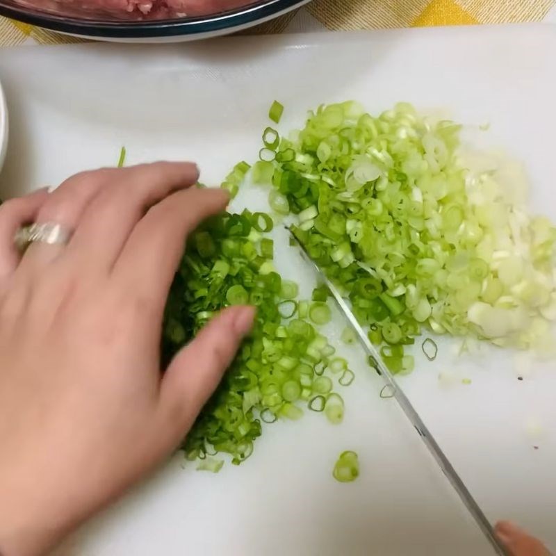 Bước 1 Sơ chế nguyên liệu Ướp thịt nướng miền bắc