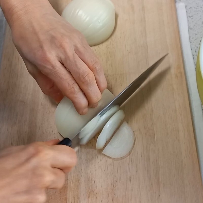 Bước 1 Sơ chế nguyên liệu bò xào kim chi Bò xào kim chi