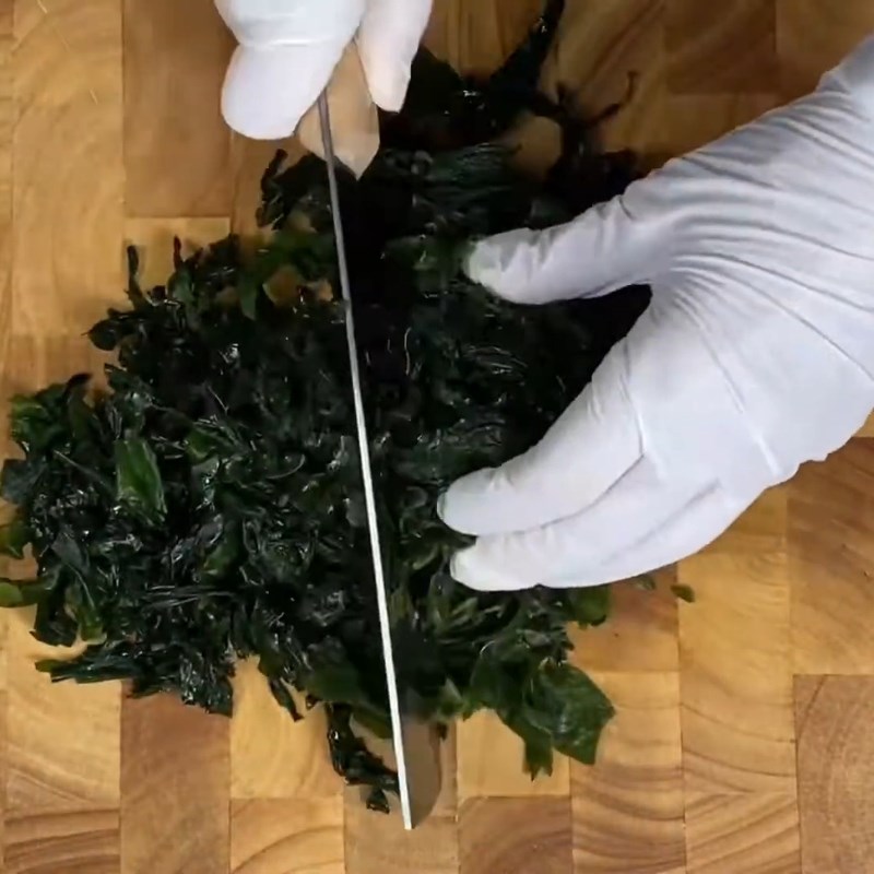 Bước 1 Sơ chế nguyên liệu cơ bản Cháo rong biển với thịt bò băm