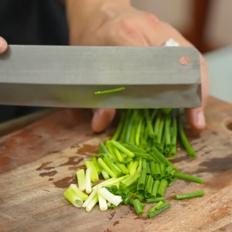 Bước 4 Sơ chế nguyên liệu khác Ốc nhồi xào sả ớt