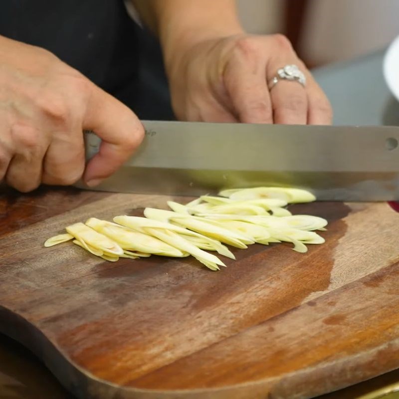 Bước 4 Sơ chế nguyên liệu khác Ốc nhồi xào sả ớt