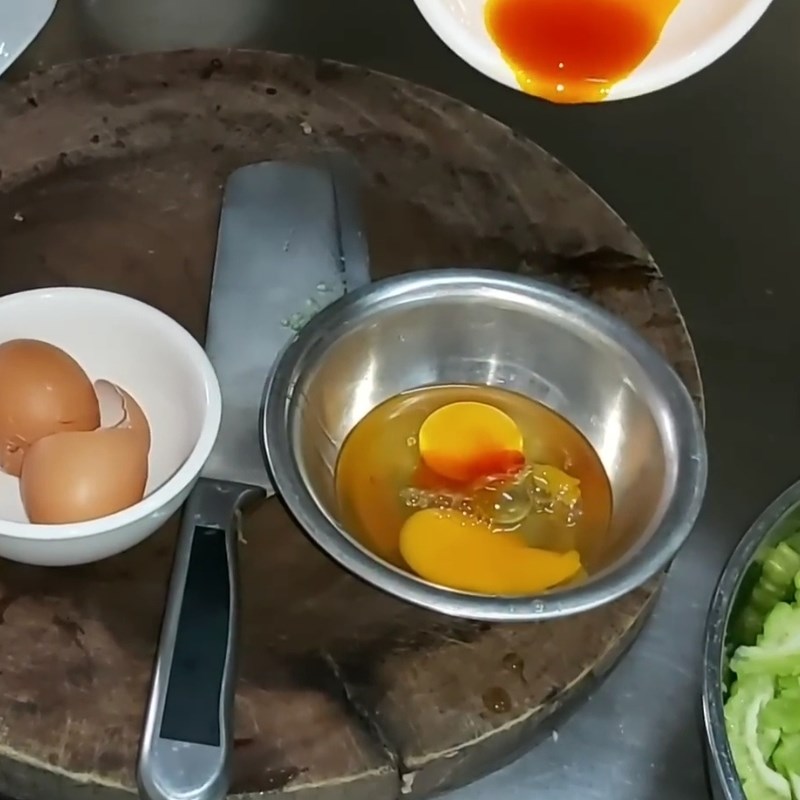 Bước 1 Sơ chế nguyên liệu và khử đắng mướp đắng Mướp đắng xào trứng