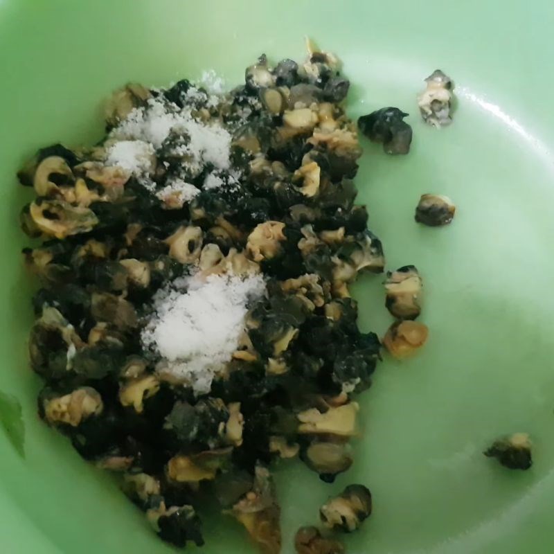 Bước 1 Sơ chế ốc bươu và chuối xanh Ốc bươu xào chuối