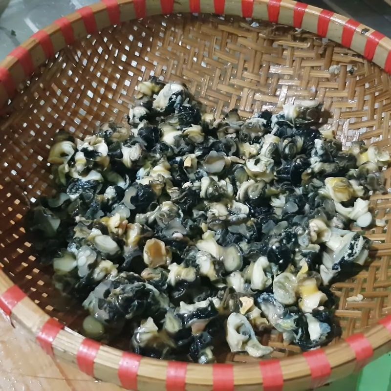 Bước 1 Sơ chế ốc bươu và chuối xanh Ốc bươu xào chuối