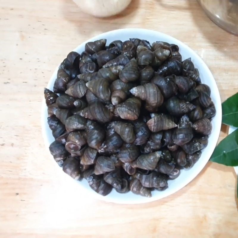 Bước 1 Sơ chế ốc vặn Ốc vặn luộc