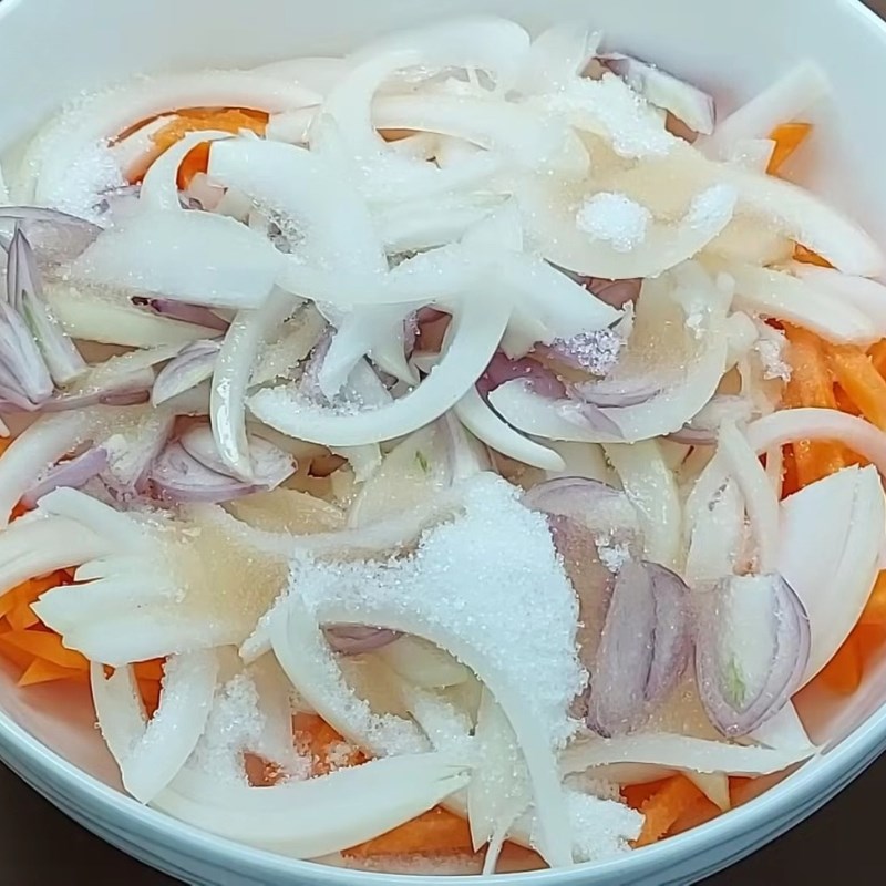 Bước 1 Sơ chế rau củ trộn gỏi gà Gỏi gà chua ngọt