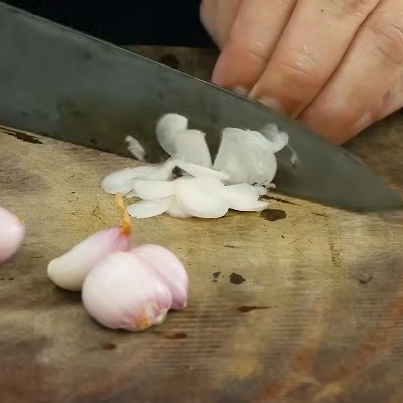 Bước 1 Sơ chế rau thơm và cà chua chuẩn bị nấu canh cá Quả dọc nấu canh chua