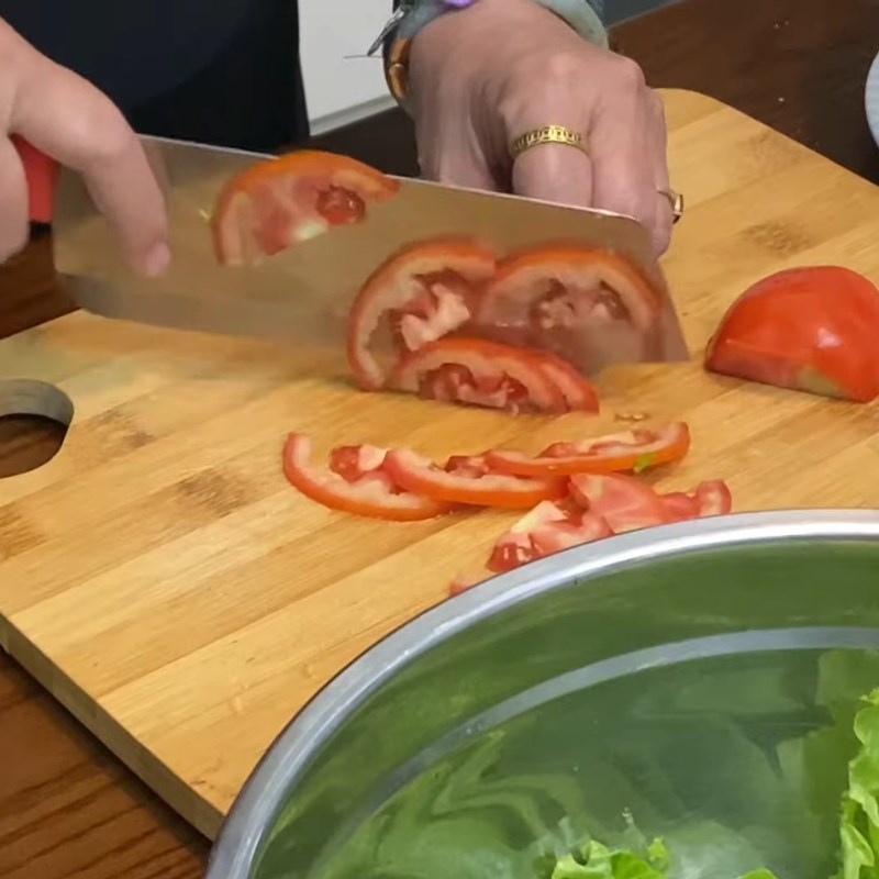 Bước 1 Sơ chế rau xà lách và các loại củ quả Salad rau xà lách trộn mayonnaise