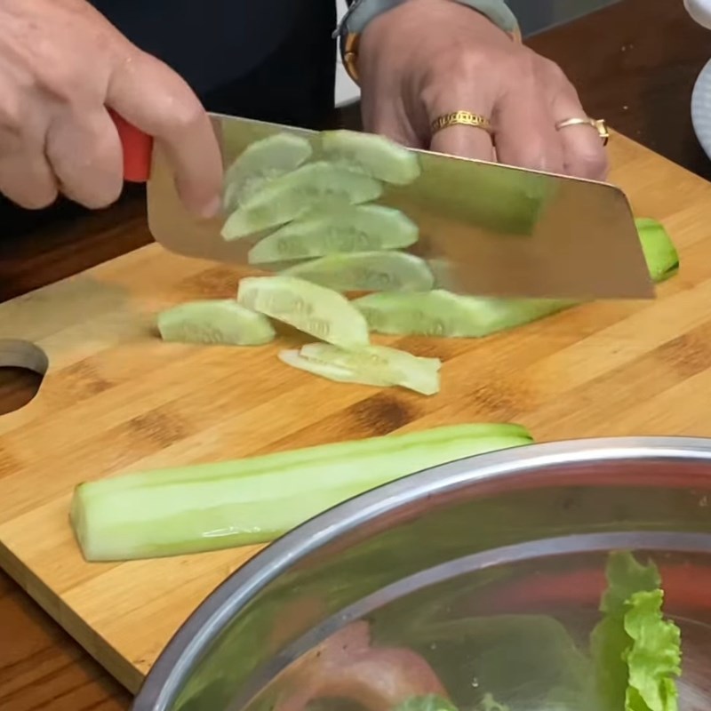 Bước 1 Sơ chế rau xà lách và các loại củ quả Salad rau xà lách trộn mayonnaise