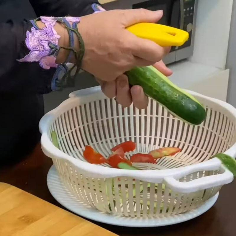 Bước 1 Sơ chế rau xà lách và các loại củ quả Salad rau xà lách trộn mayonnaise