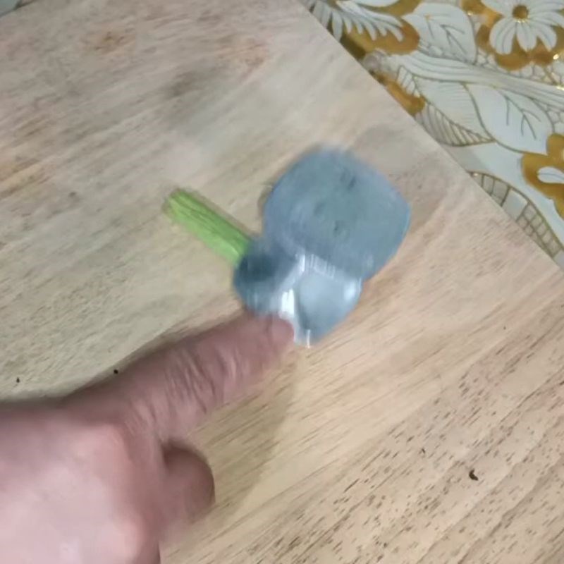 Bước 3 Sơ chế sả cây Tôm chiên sả